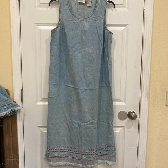 Vintage Demin Studio Ease Woman size 16 denim 2-pc set with summery embroidery - Picture 4 of 16